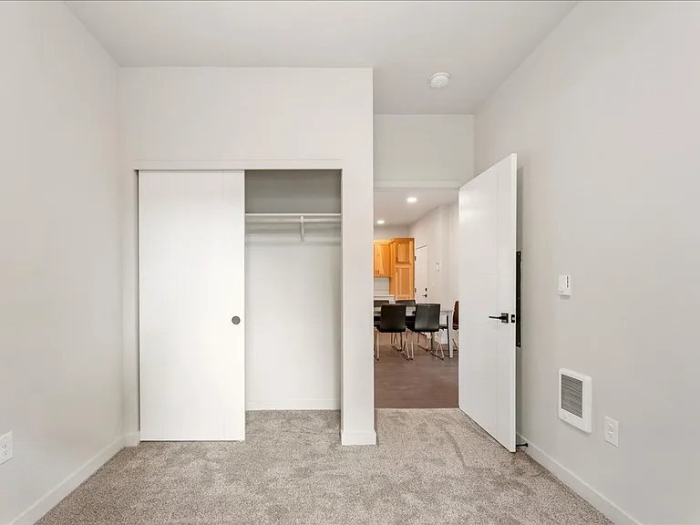 241 SE 80th Ave #103 — Photo 17