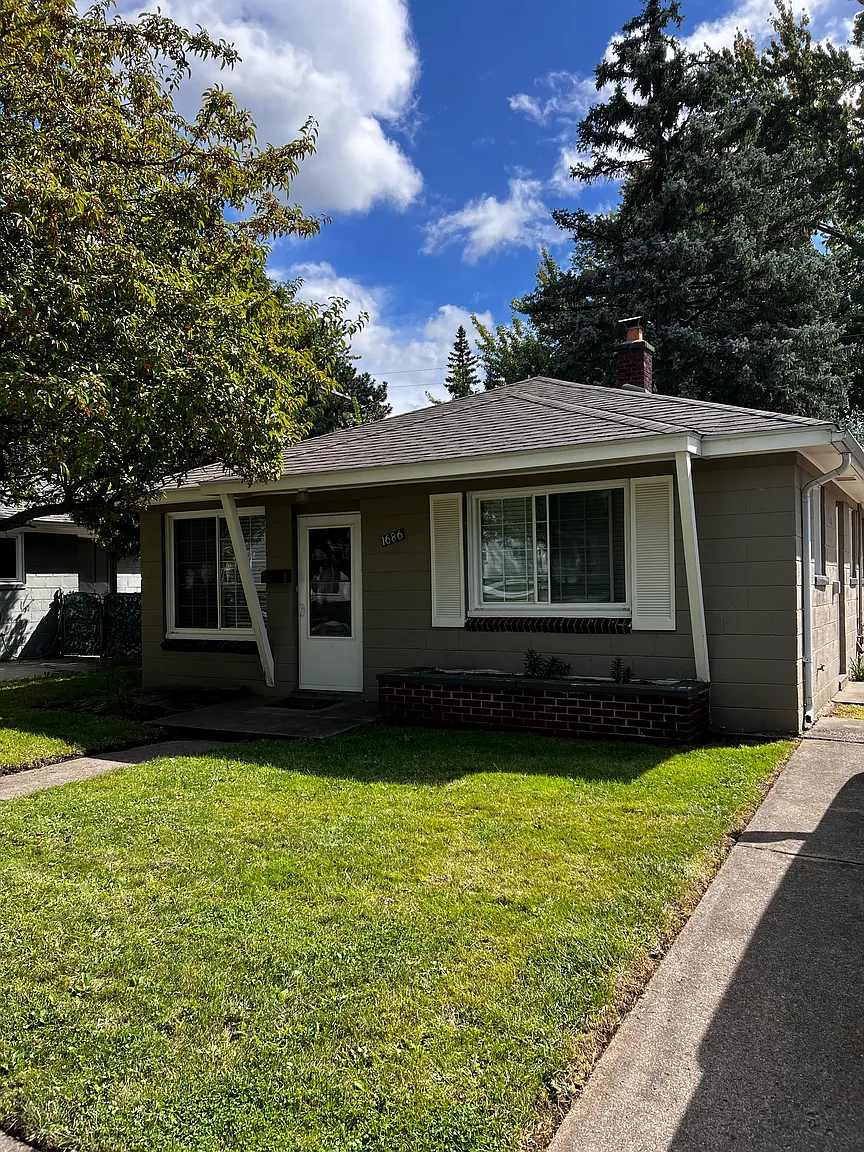 1686 Garfield St photo 1