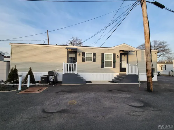 18 3rd St, Avenel, NJ 07001