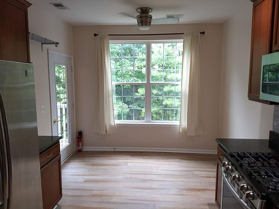 Sunroom/ dinette/ breakfast nook