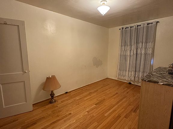 3rd image of 6633 Eastwood St