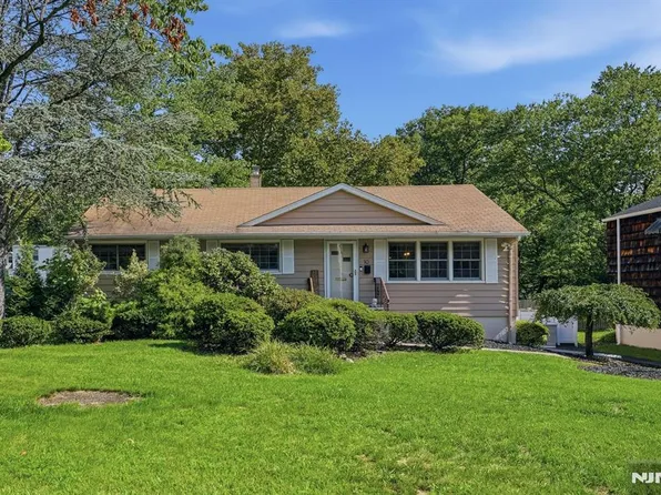 10 Euclid Ave, Westwood, NJ 07675