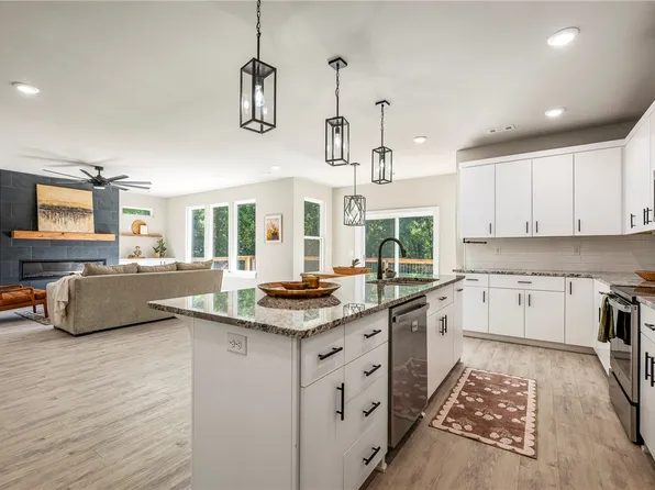 31 Monikie Dr, Bella Vista, AR 72715