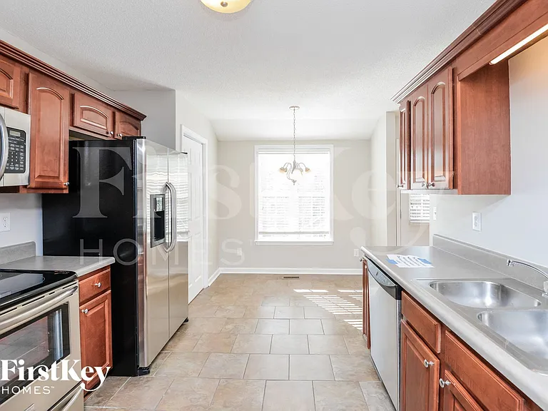 979 Hickory St — Photo 6