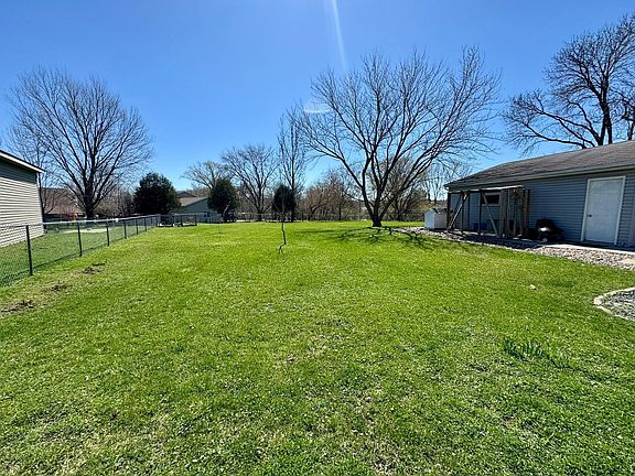 2nd image of 976 22nd St SE