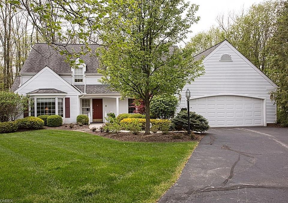 1st image of 215 Manor Brook Dr