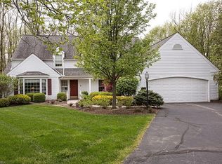 215 Manor Brook Dr, Chagrin Falls, OH 44022