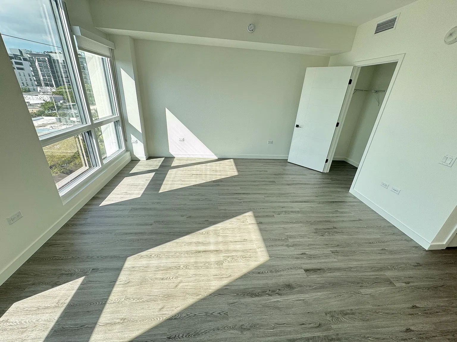 Studio, 490 sqft, $1,925 — Photo 4