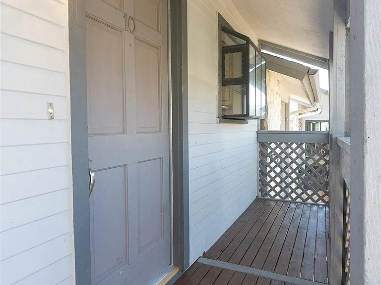 2410 Enfield Rd #10 — Photo 37