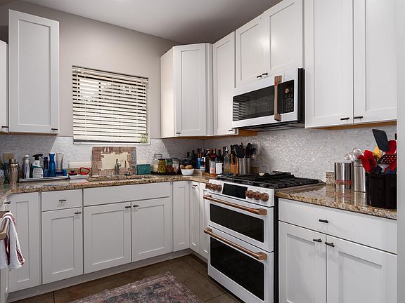 4th image of 2205 16th Ave S #D