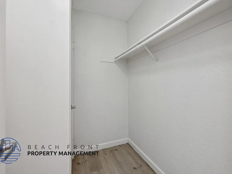 Newport Terrace Apartments — Photo 19