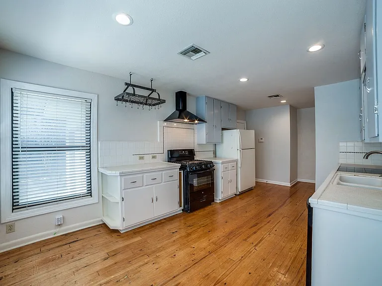 244 Halcyon Pl — Photo 10