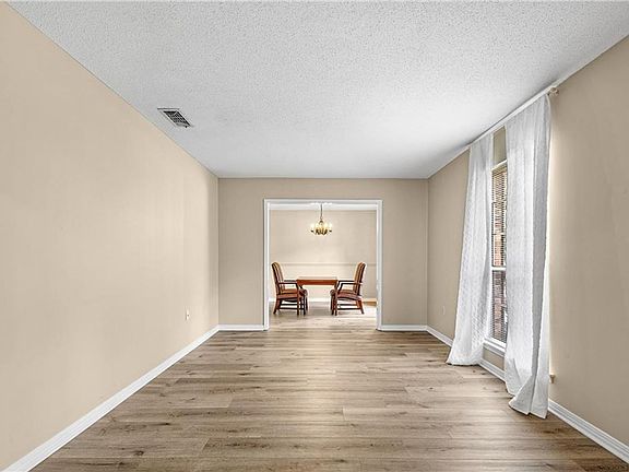 4th image of 2562 Wagon Wheel Dr