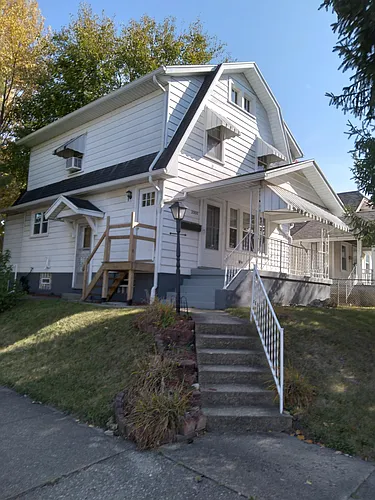 2000 Rosemont Blvd Photo 1