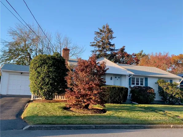 21 Vista Dr, Rumford, RI 02916