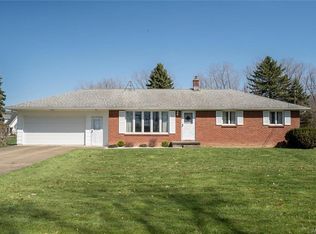 781 Stolle Rd, Elma, NY 14059