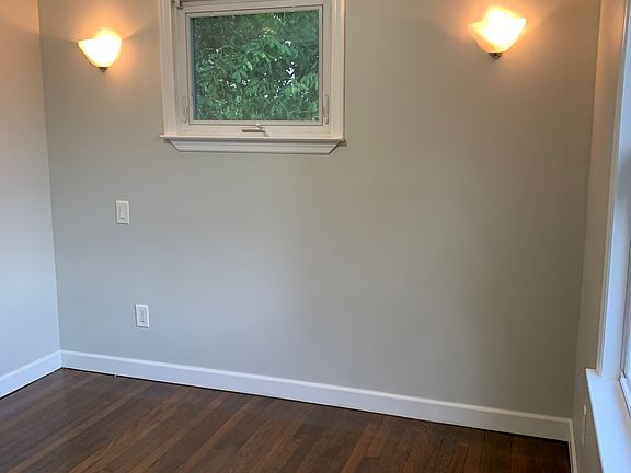 3rd image of 33 E Lyons St