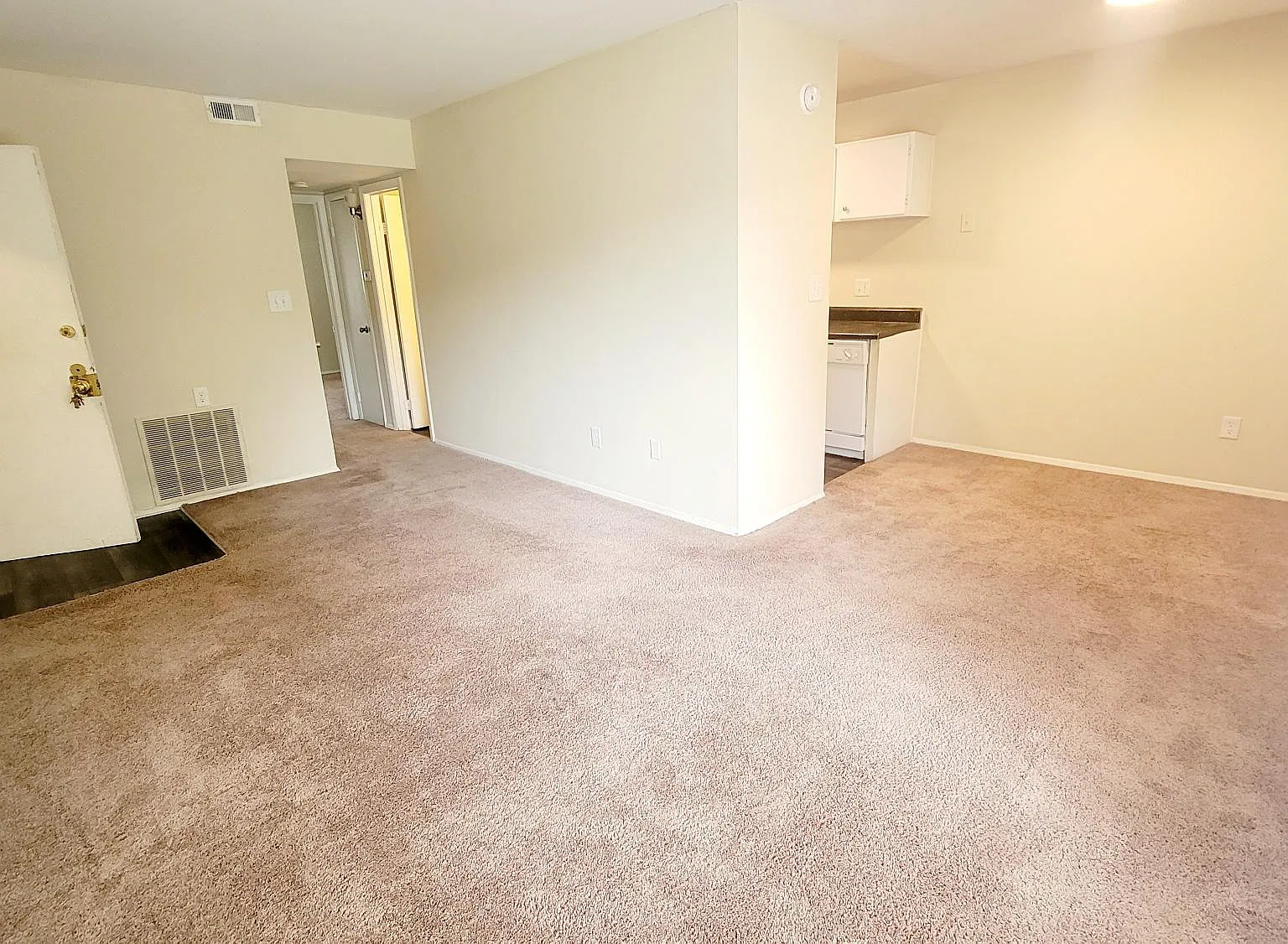 2 bed, 800 sqft, $1,095 — Photo 2