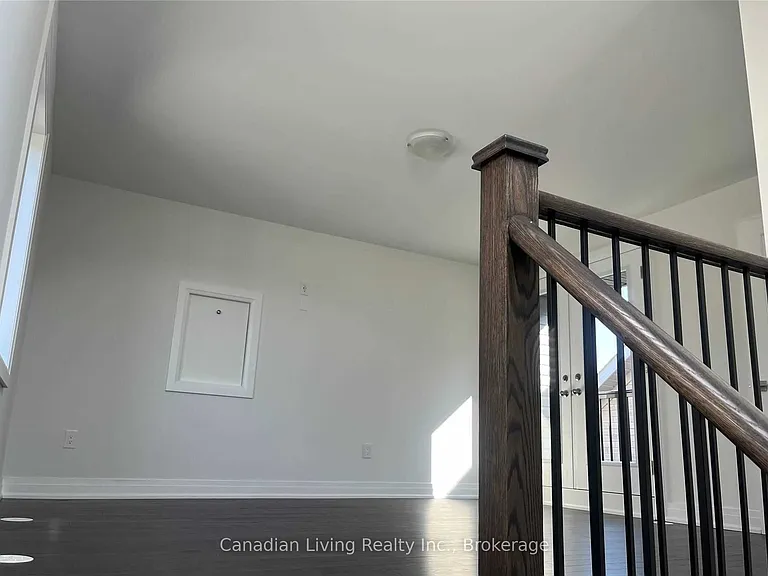563 New England Ct W — Photo 8
