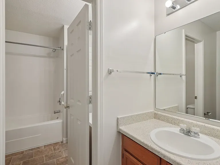 Broadway Village Apartments — Photo 39