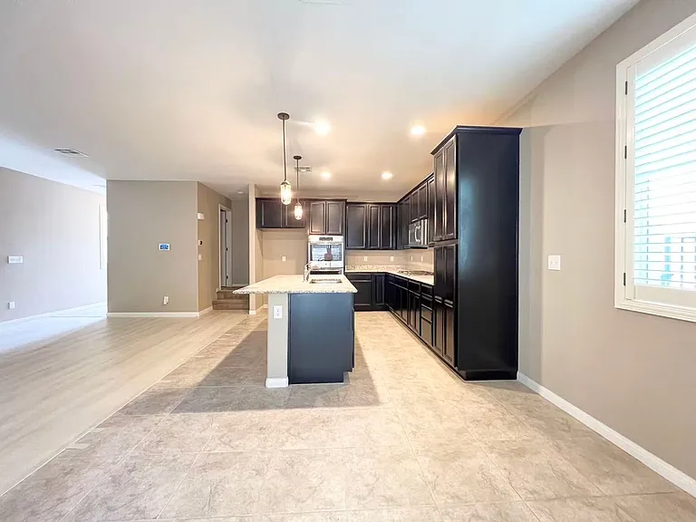 10530 Siesta Key St — Photo 4