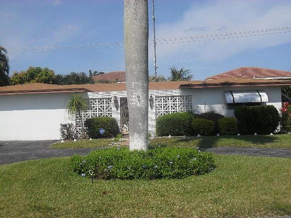 4th image of 1205 NW 203rd St