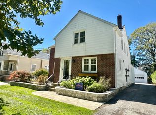 111 Los Robles St, Williamsville, NY 14221