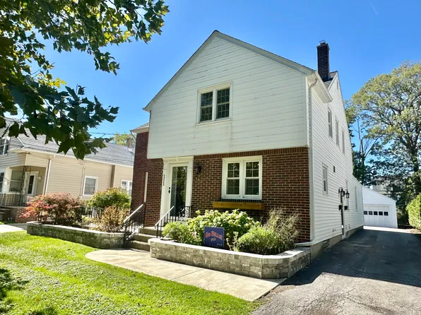 111 Los Robles St, Williamsville, NY 14221