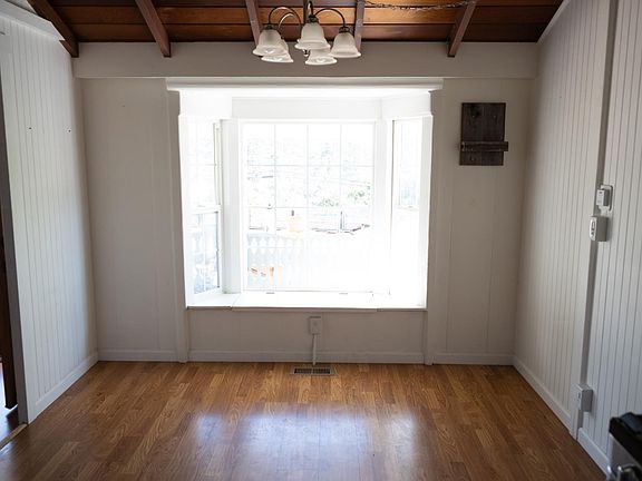Kitchen/Dining table area