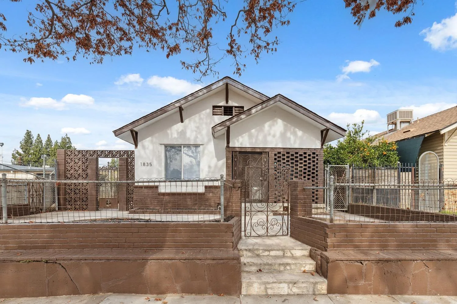 1835 E Clay Ave photo 1
