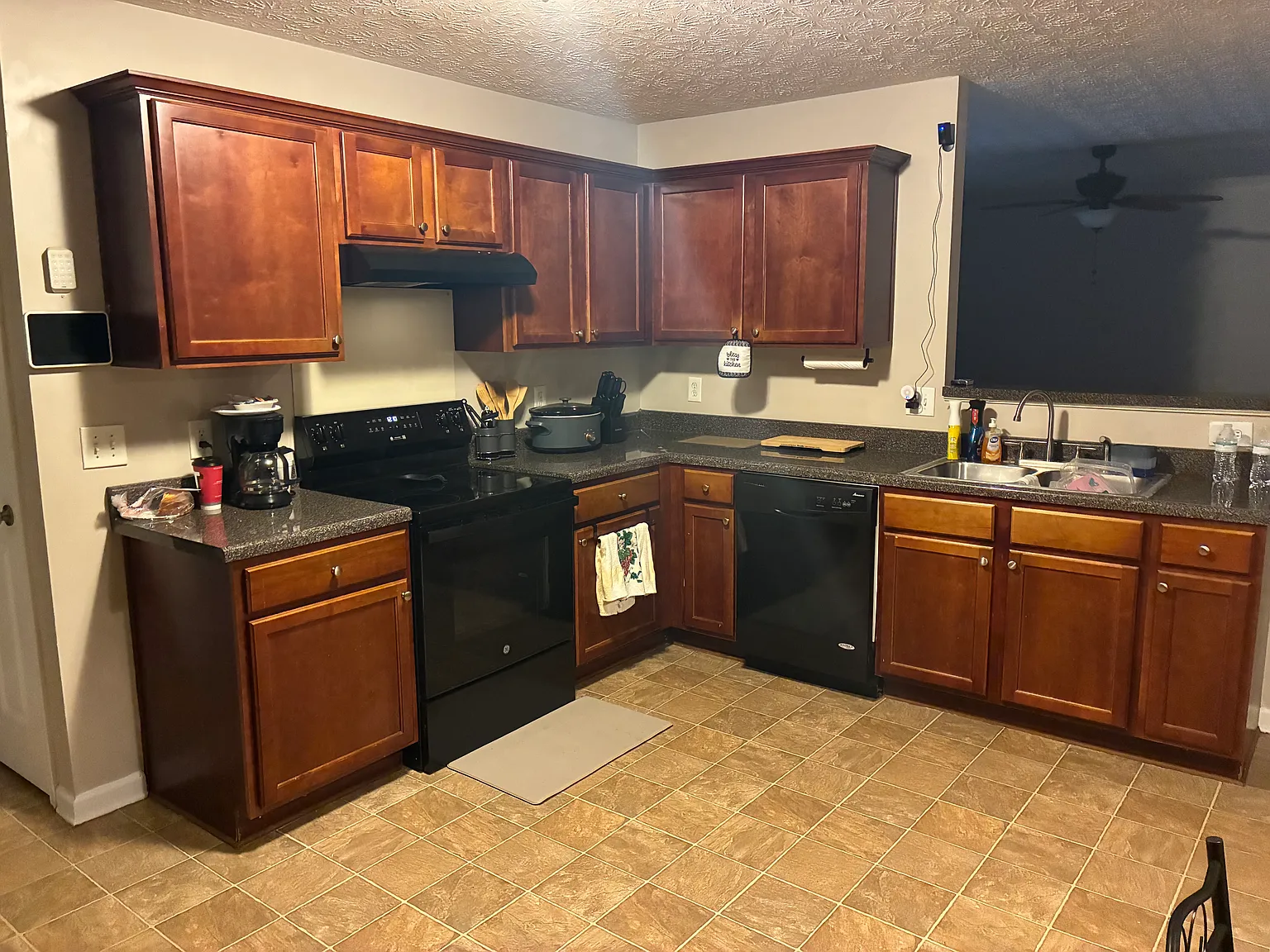 4 bed, 2271 sqft, $800 — Photo 3