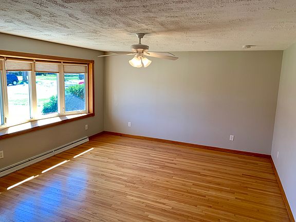 3rd image of 1625 Heiden Ave