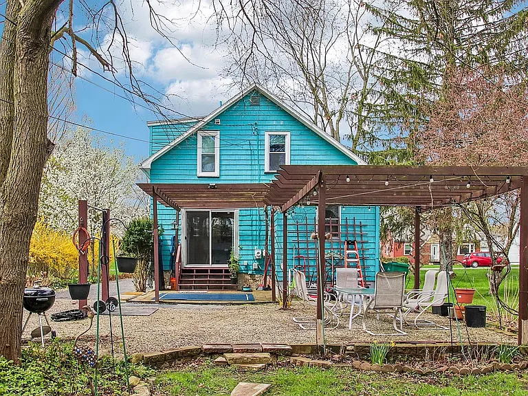 312 Howland Ave — Photo 24