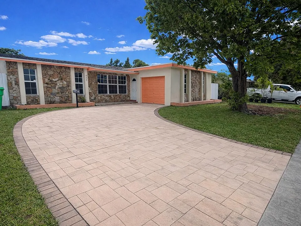 8630 NW 24th Ct