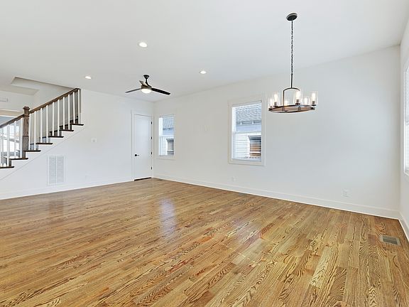 5th image of 1702 Knowles St