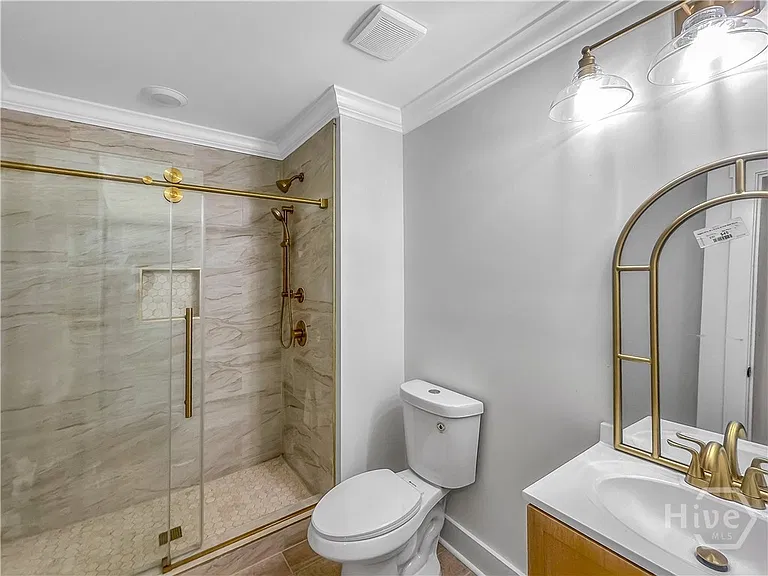 316 W 40th St #D — Photo 15