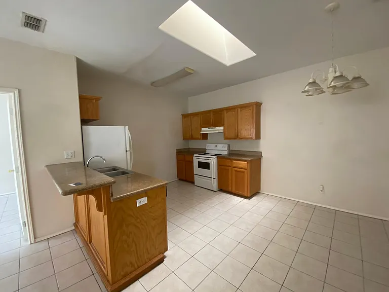 306 Pacific Ave — Photo 1