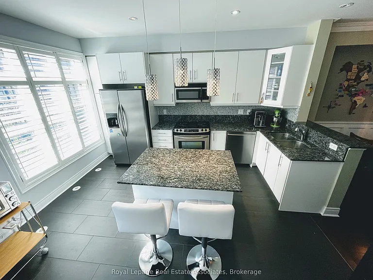 56 Lobo Mews — Photo 3