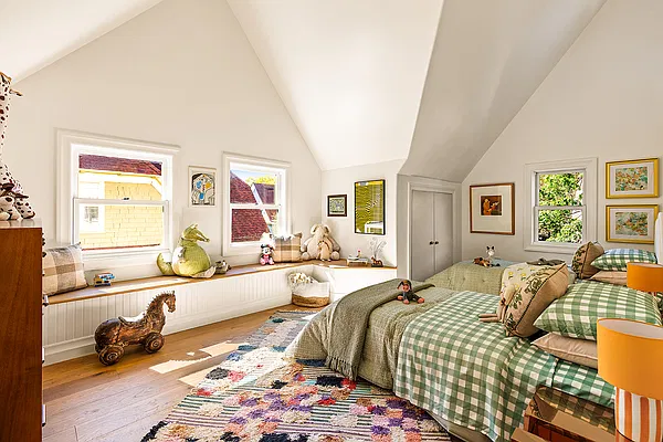 Bedroom, photo 12