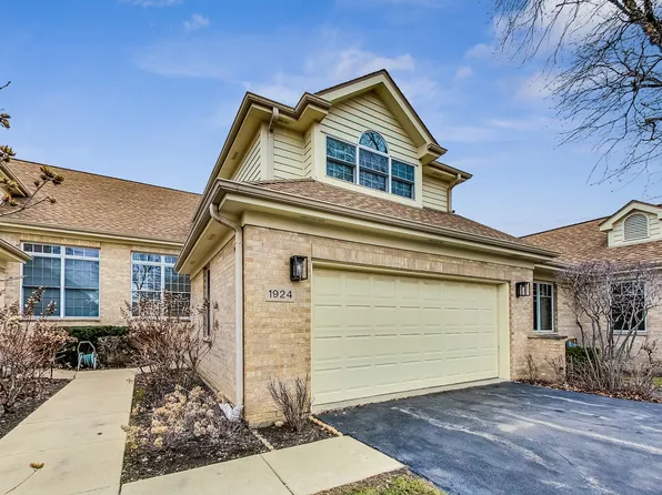 1924 Ivy Ln, Glenview, IL 60026