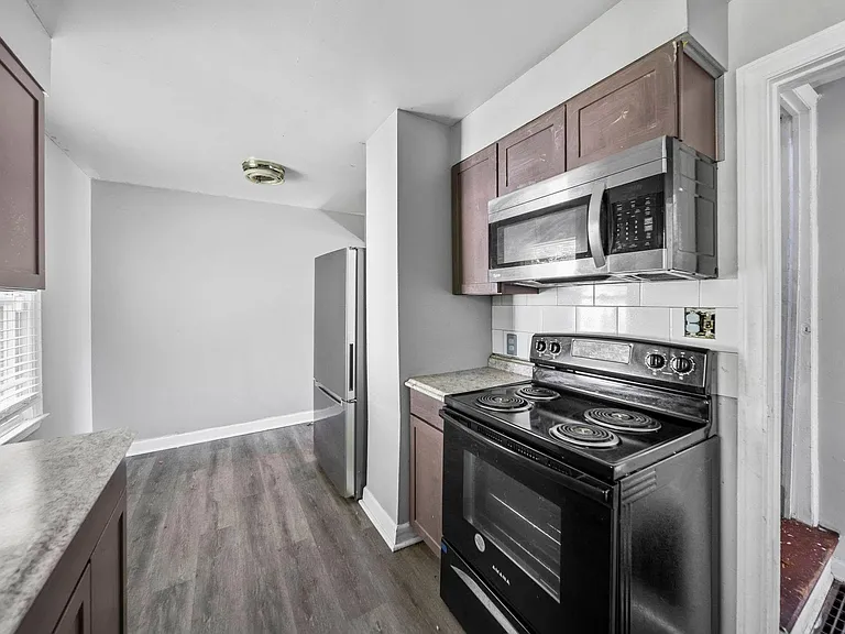 3877 Walford St — Photo 1