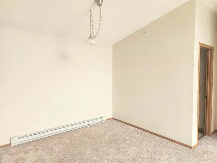 2 bed, 944 sqft, $2,050 — Photo 3
