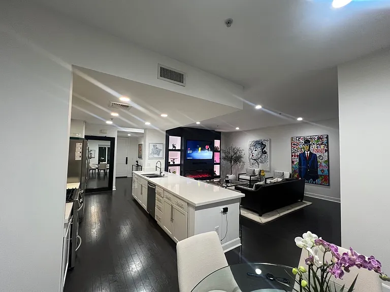 300 E 4th St #402 — Photo 7