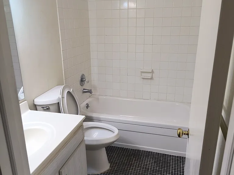 2890 Carriage Dr #F — Photo 11