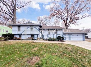 520 SE 4th Ter, Lees Summit, MO 64063