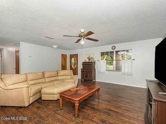 2nd image of 2365 Lake Dr