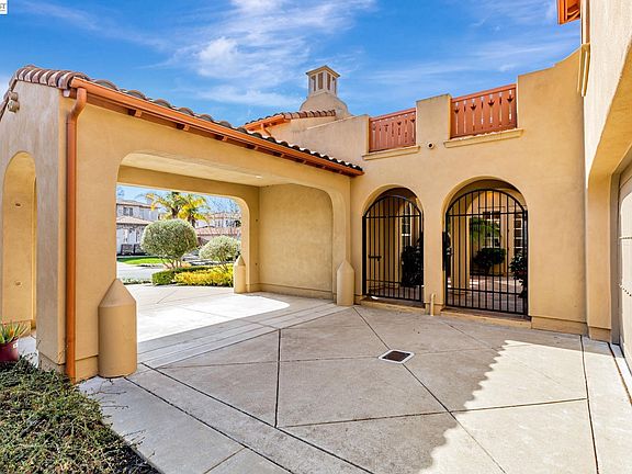 3rd image of 9542 Velvetleaf Cir