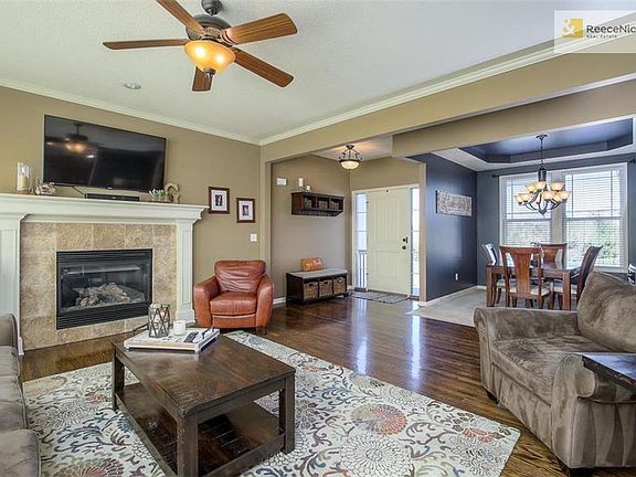Beautiful hardwoods throughout living room and kitchen!
