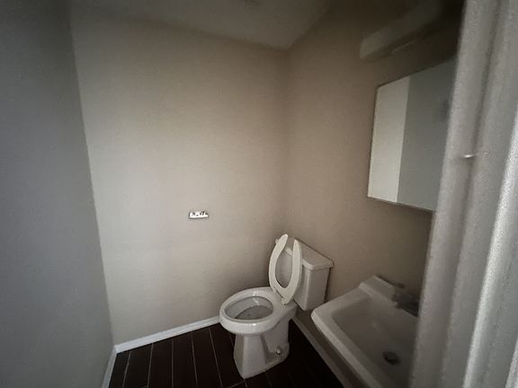 4th image of 2221 S Pine Ave #B