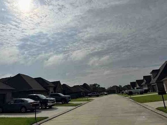 Exterior Neighborhood (street photo)